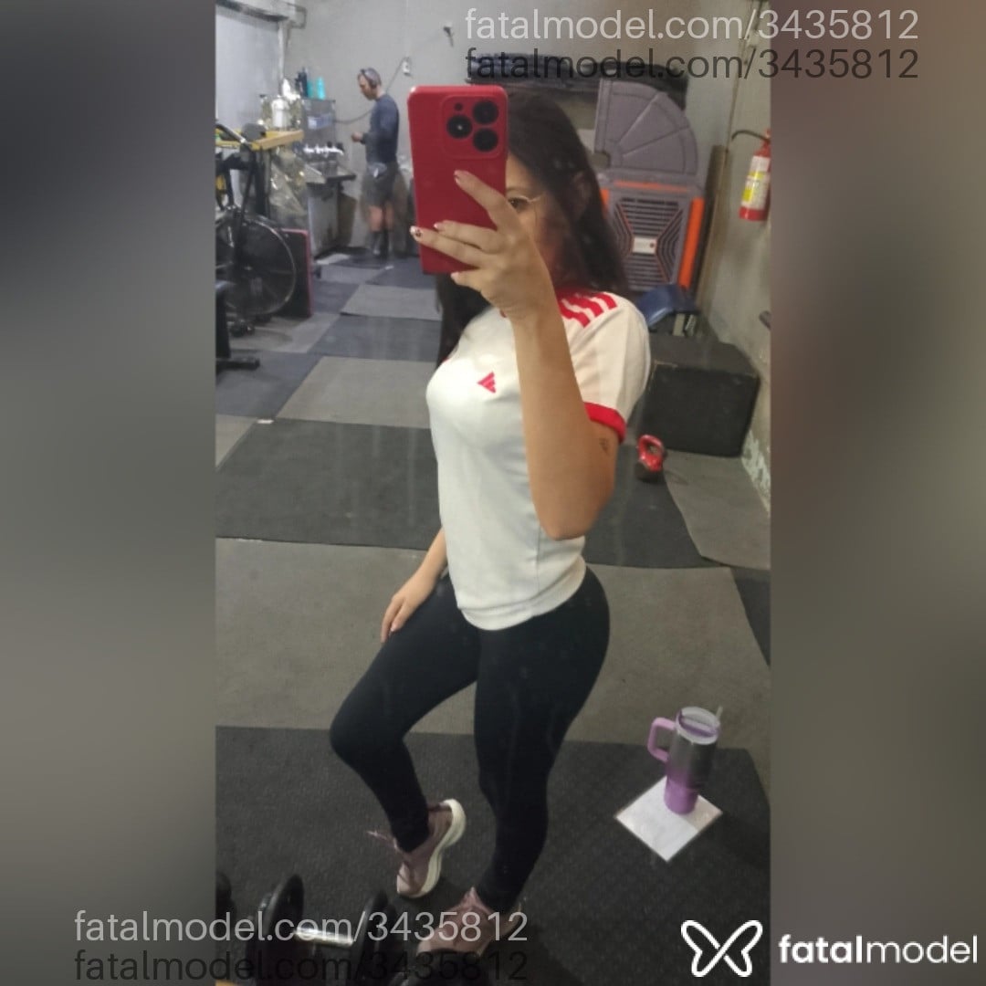 Acompanhante mulher com cabelo castanho de olhos castanhos - Micaellyoficial