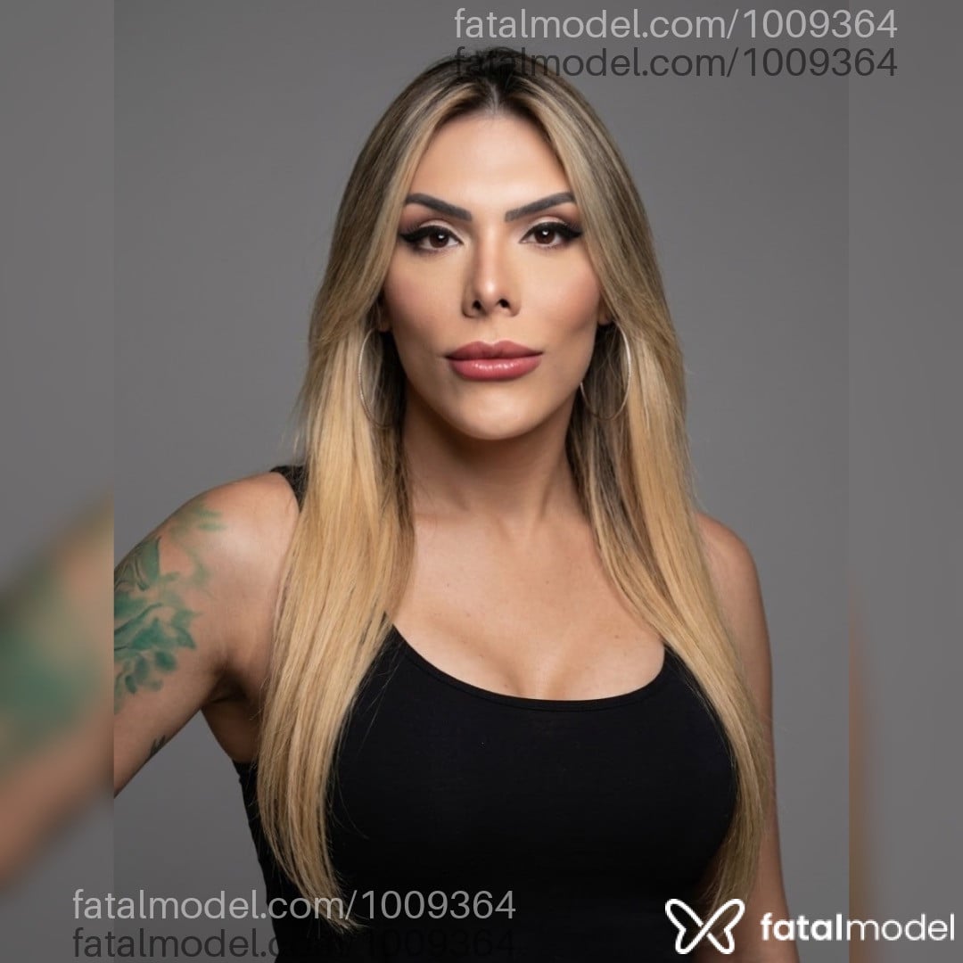 Acompanhante travesti loira (o) de olhos castanhos - Lorena Di Castro