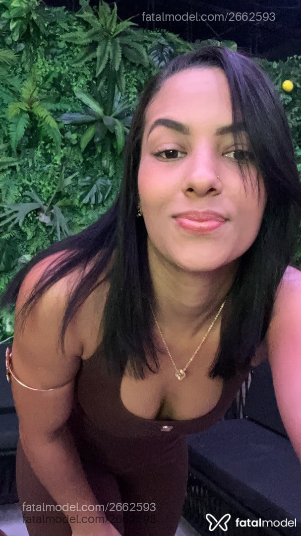 Acompanhante mulher morena (o) de olhos castanhos - Helena