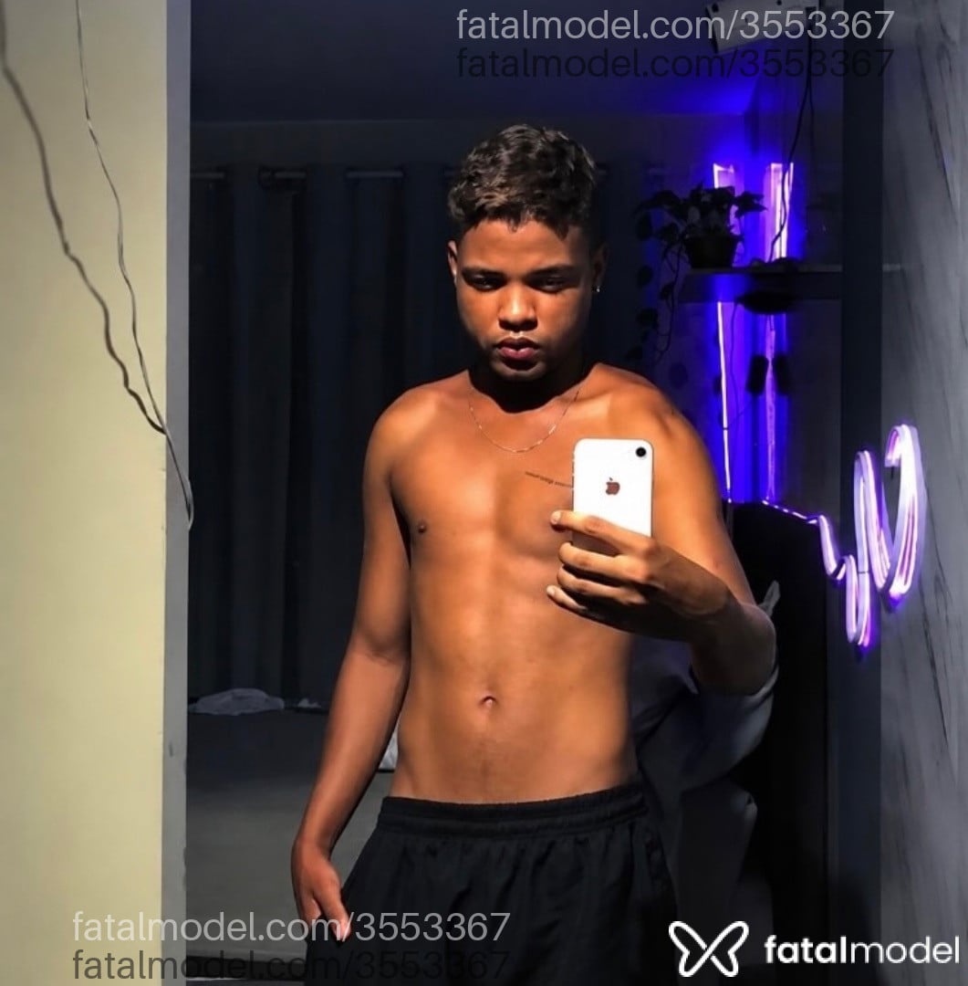 Acompanhante homem com cabelo castanho de olhos verdes - Apollo Junior Acompanhante homem com cabelo castanho de olhos verdes - Apollo Junior