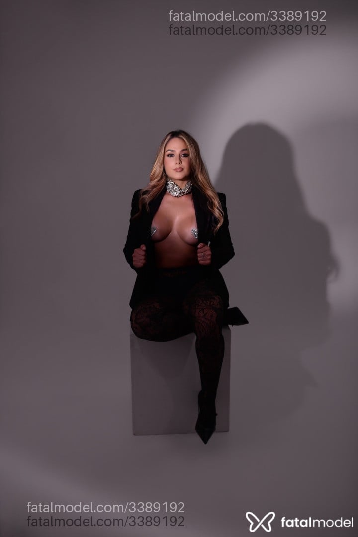 Acompanhante mulher loira (o) de olhos mel - Nanda