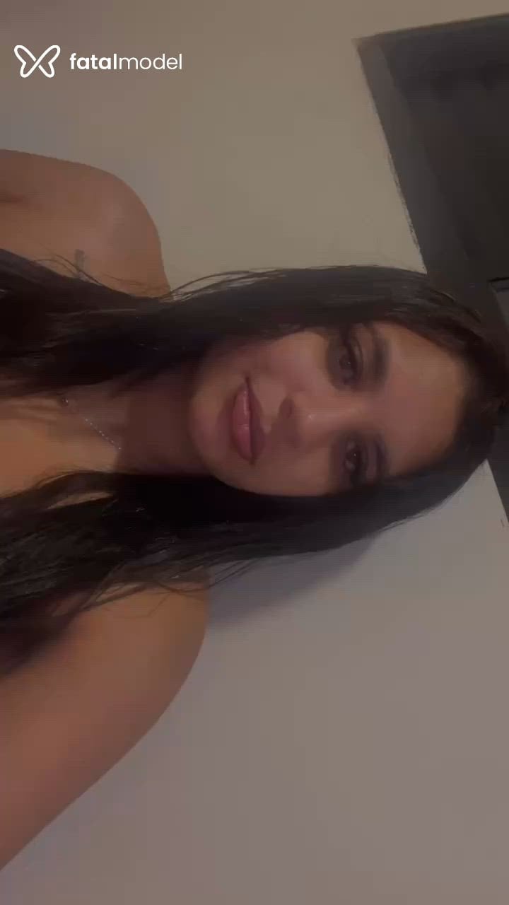 Acompanhante mulher morena (o) de olhos castanhos - Giovanna