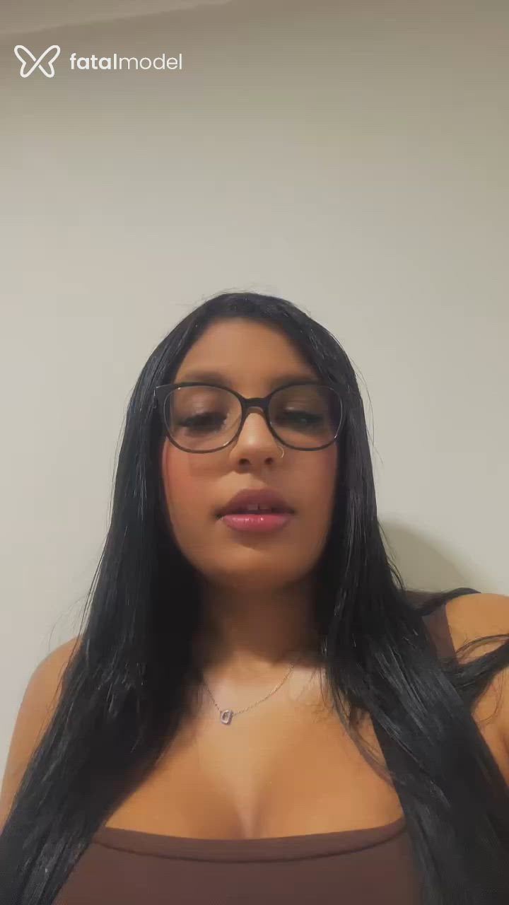 Acompanhante mulher morena (o) de olhos castanhos - Giovanna