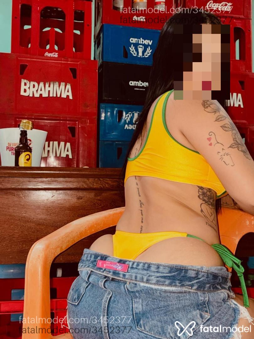 Acompanhante mulher morena (o) de olhos pretos - Larii