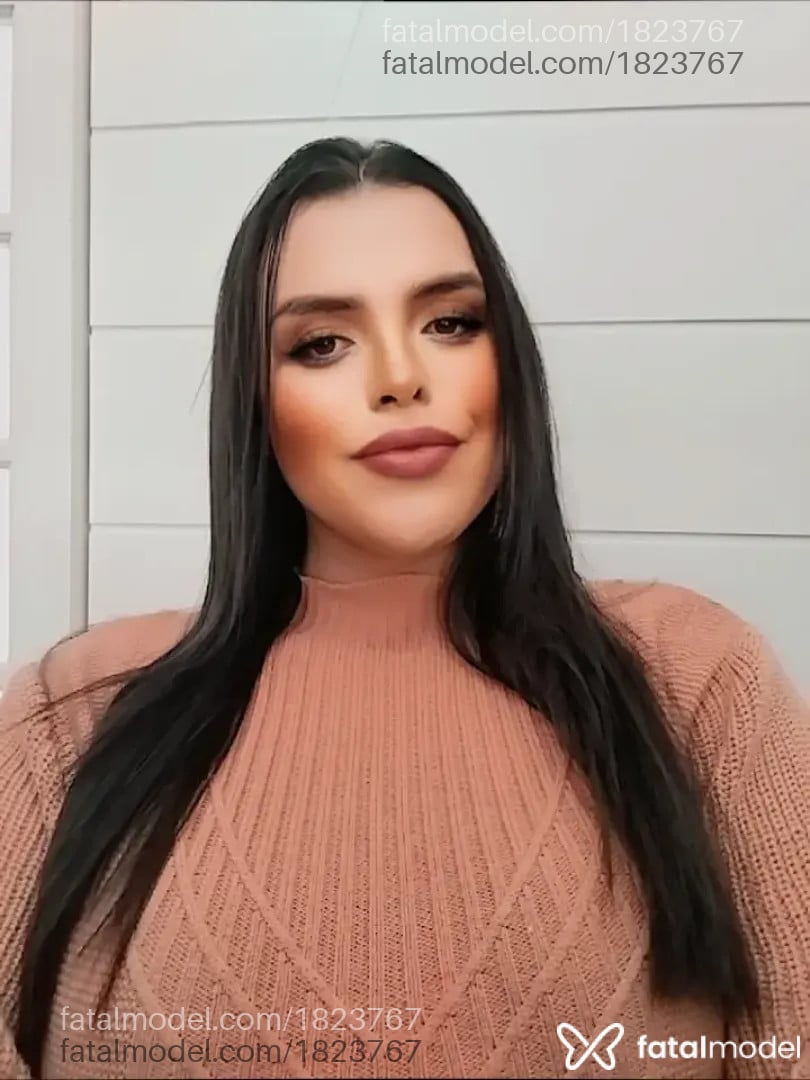 Acompanhante mulher trans morena (o) de olhos castanhos - Alicia