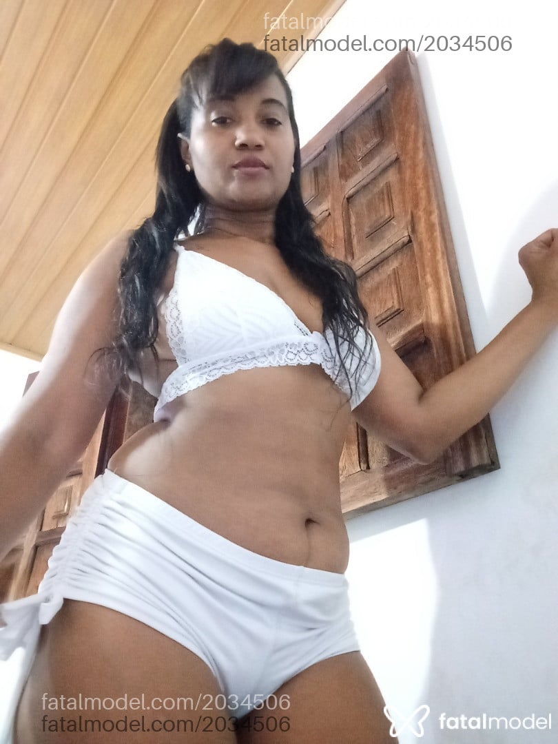 Acompanhante mulher morena (o) de olhos pretos - Juliana