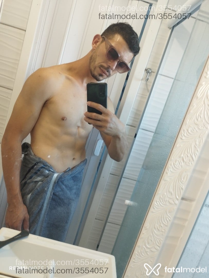 Acompanhante homem com cabelo castanho de olhos castanhos - Nathan