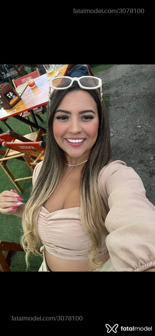 Acompanhante mulher morena (o) de olhos castanhos - Sofia