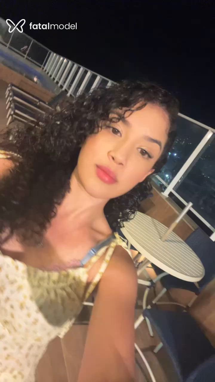 Acompanhante mulher com cabelo castanho de olhos castanhos - Giovanna Meireles