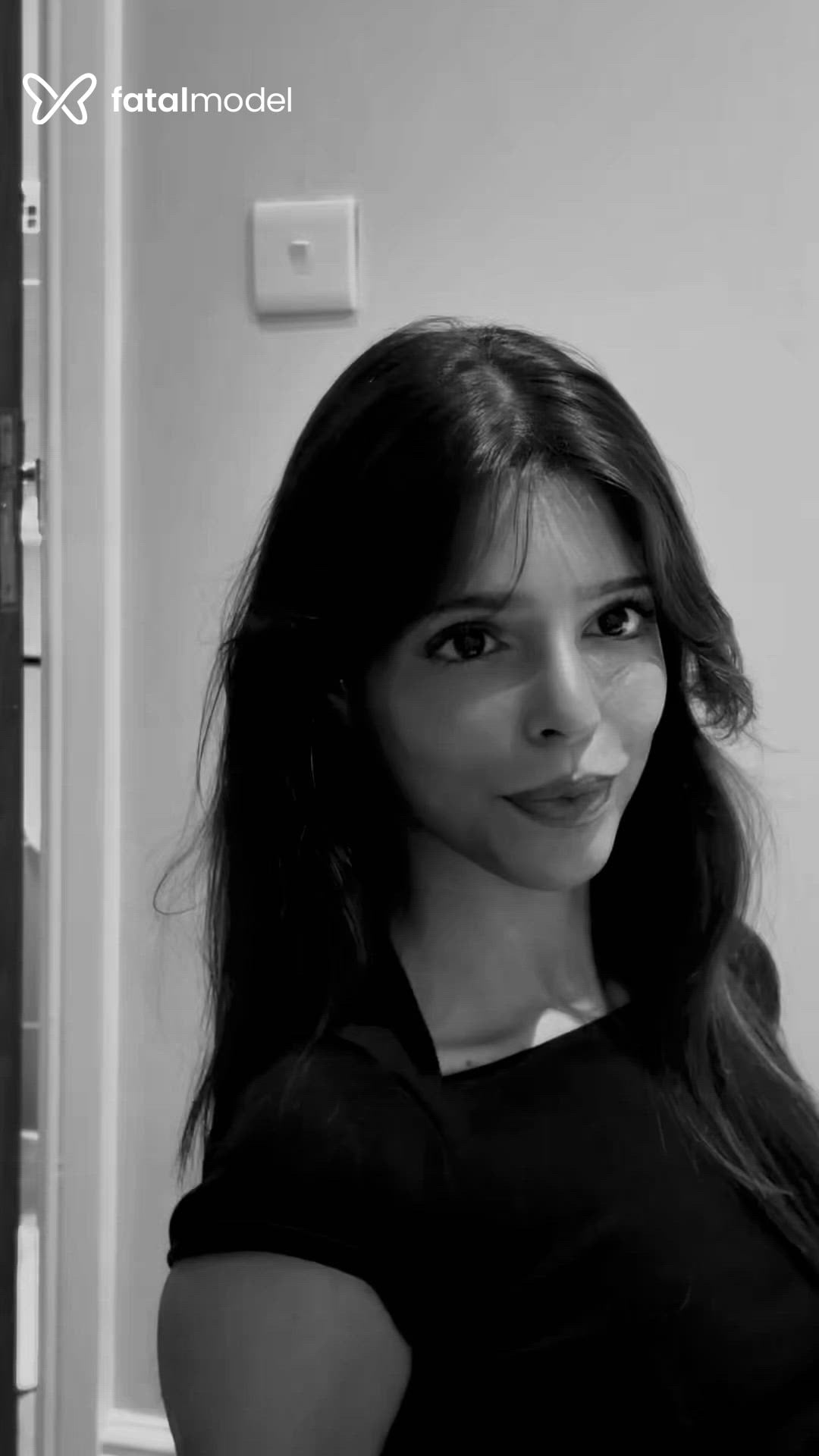 Acompanhante mulher morena (o) de olhos castanhos - Victória