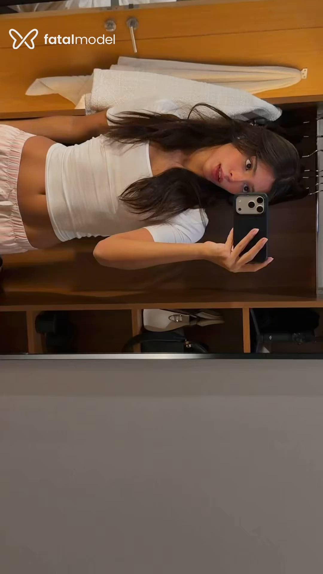 Acompanhante mulher morena (o) de olhos castanhos - Victória