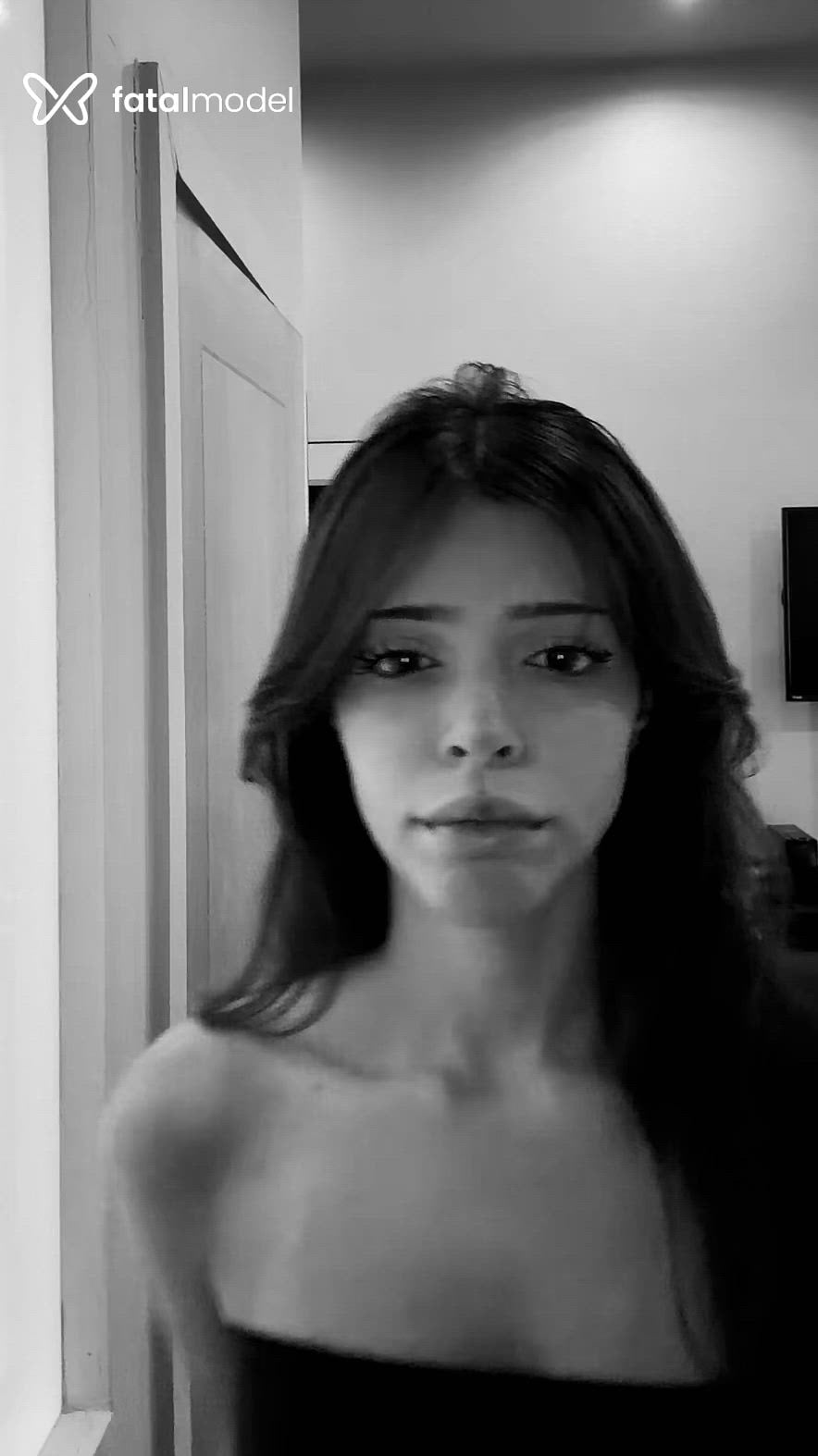 Acompanhante mulher morena (o) de olhos castanhos - Victória