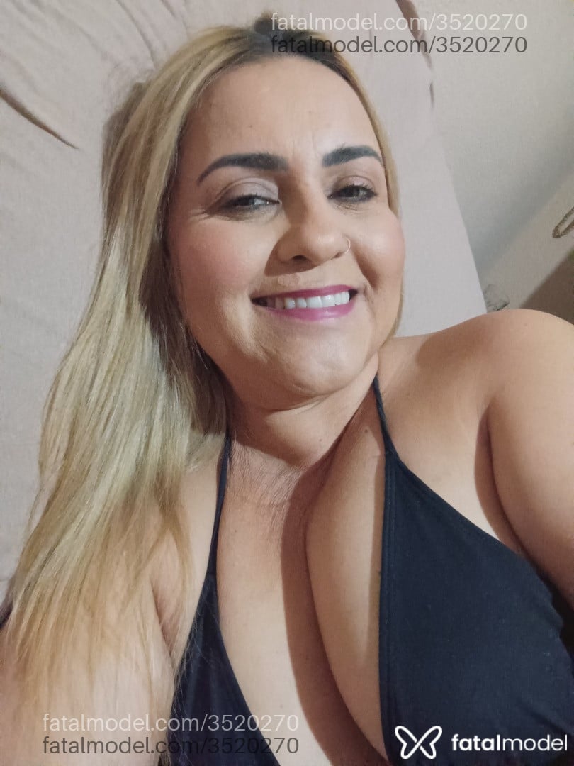 Acompanhante mulher loira (o) de olhos castanhos - Luana