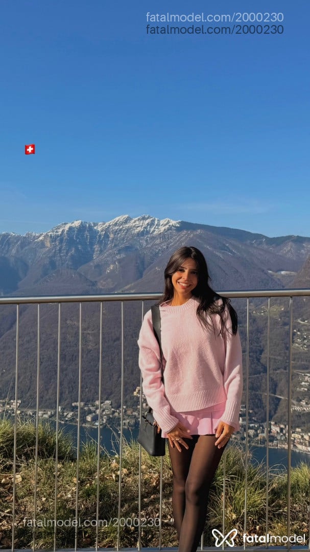Acompanhante mulher morena (o) de olhos castanhos - Victória
