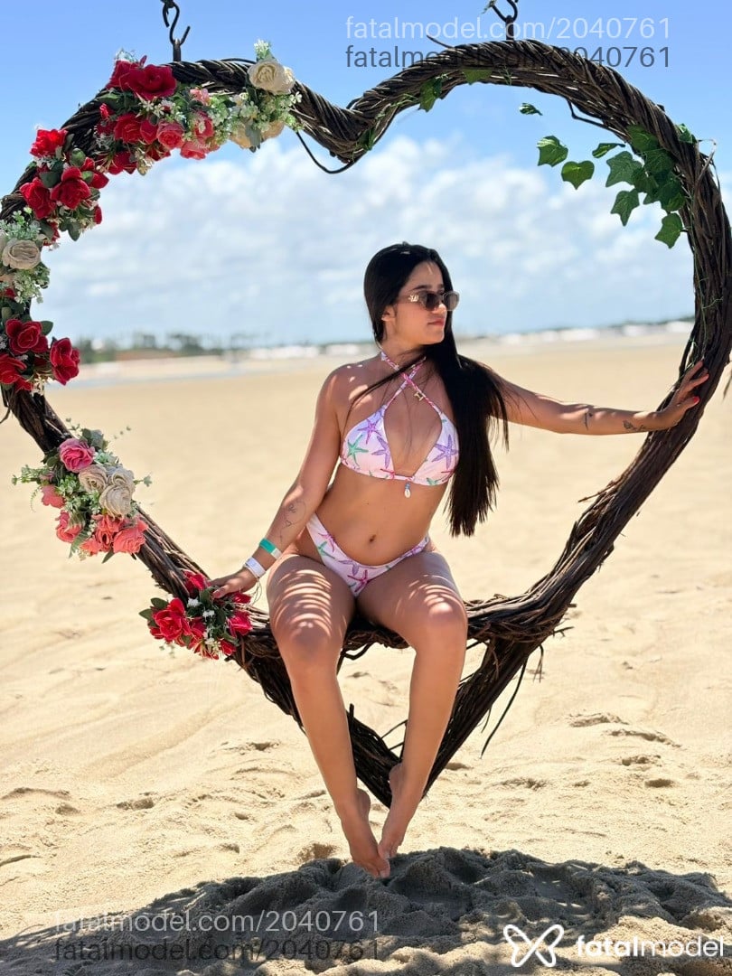 Acompanhante mulher morena (o) de olhos castanhos - Dafiny Silva