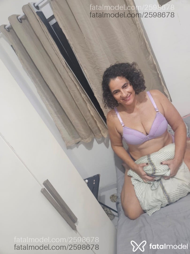 Acompanhante mulher com cabelo castanho de olhos castanhos - Talita