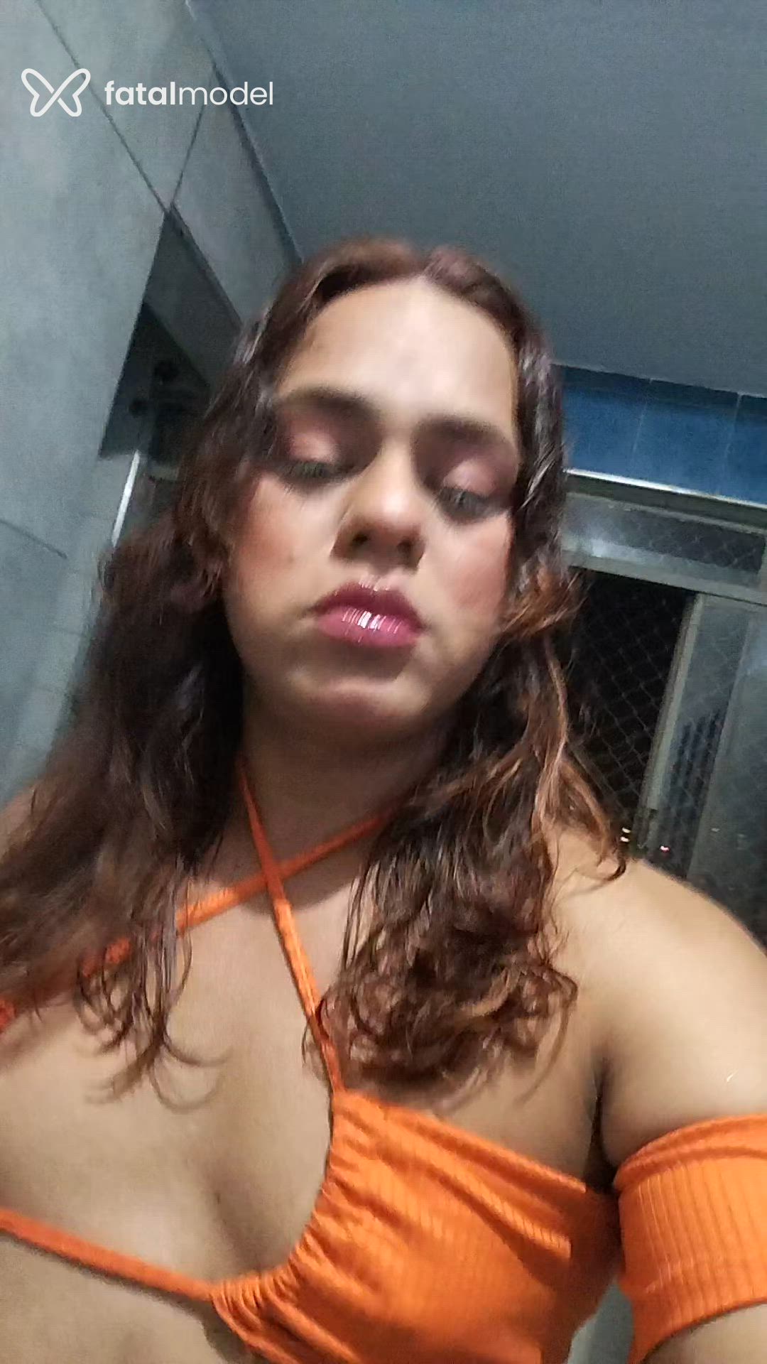 Acompanhante mulher trans loira (o) de olhos pretos - Lavigne Sanches