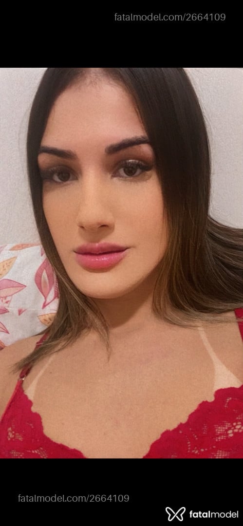 Acompanhante mulher trans loira (o) de olhos castanhos - Larissa