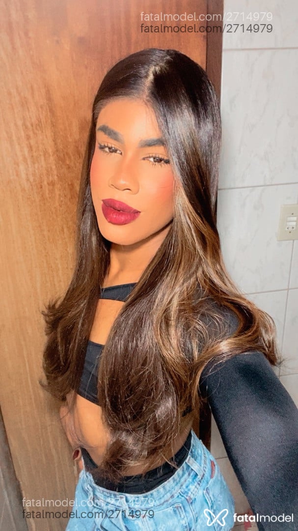Acompanhante mulher trans morena (o) de olhos castanhos - Gisele