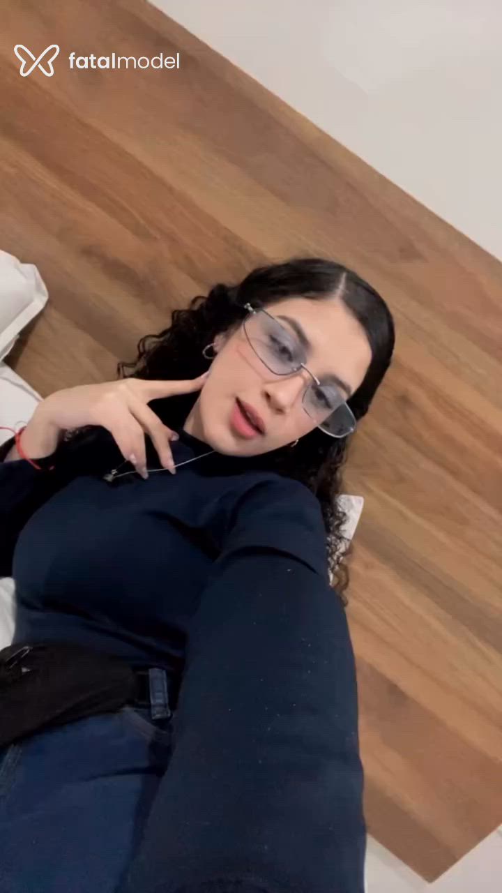 Acompanhante mulher com cabelo castanho de olhos castanhos - Giovanna Meireles