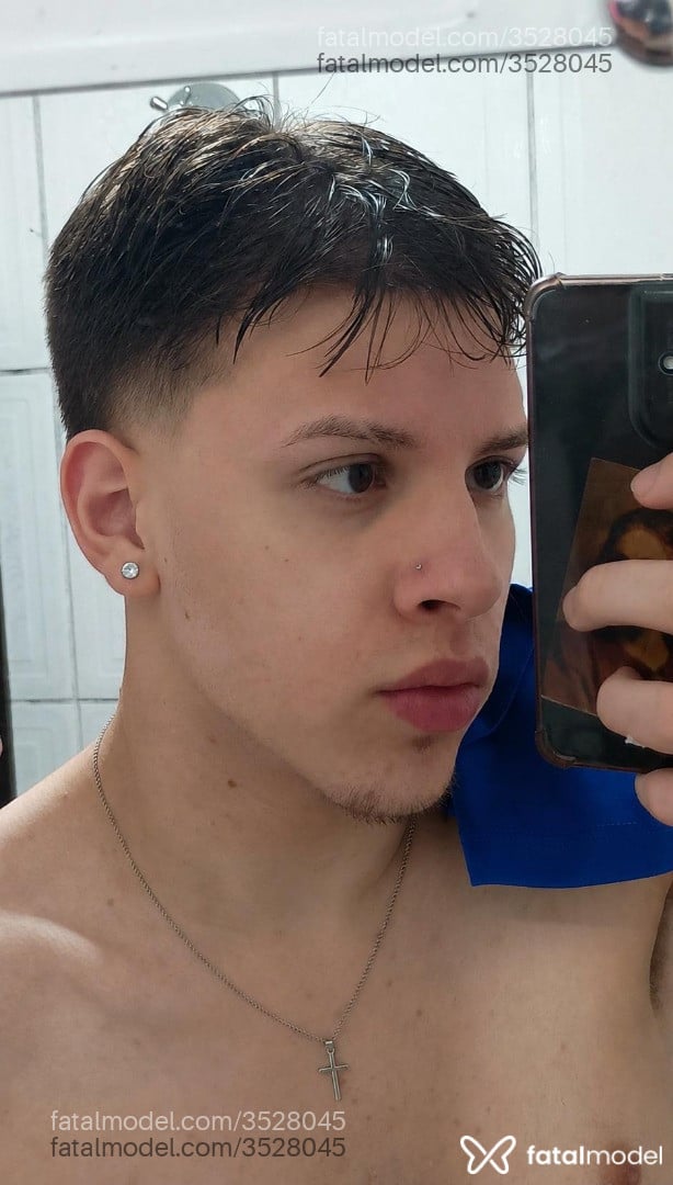 Acompanhante homem loira (o) de olhos castanhos - Roberto Filho