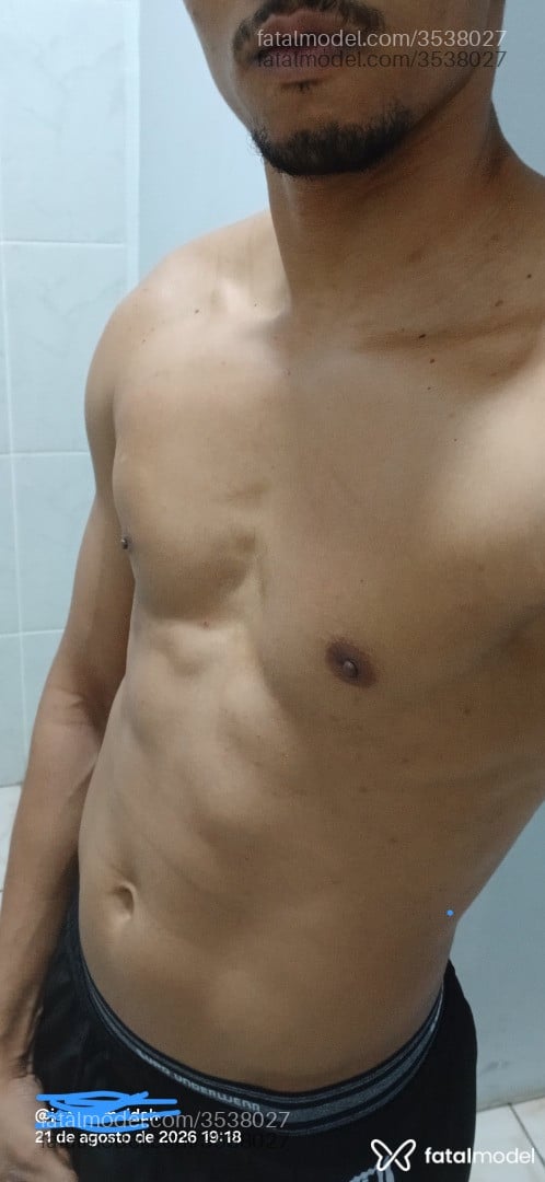 Acompanhante homem com cabelo castanho de olhos castanhos - Baiano
