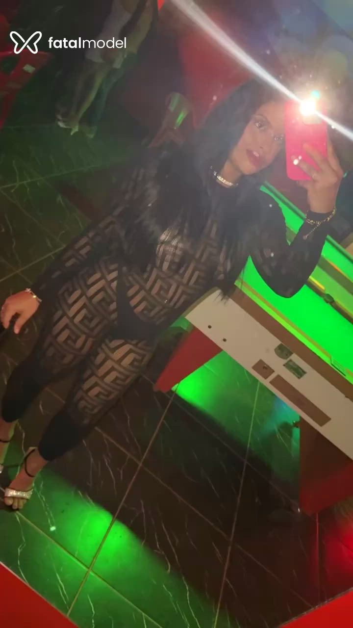 Acompanhante mulher morena (o) de olhos pretos - Tifani