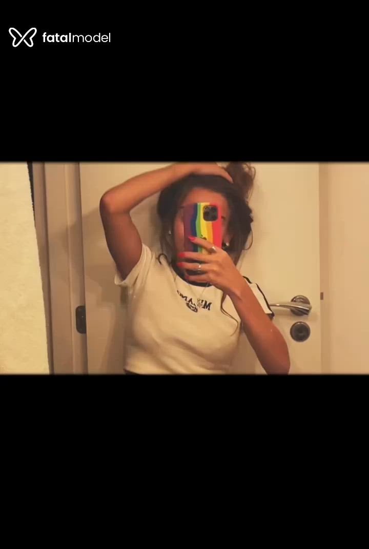 Acompanhante mulher loira (o) de olhos castanhos - Sophy