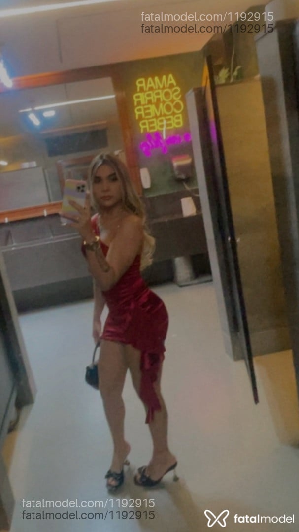 Acompanhante mulher trans loira (o) de olhos cinza - Heloísa