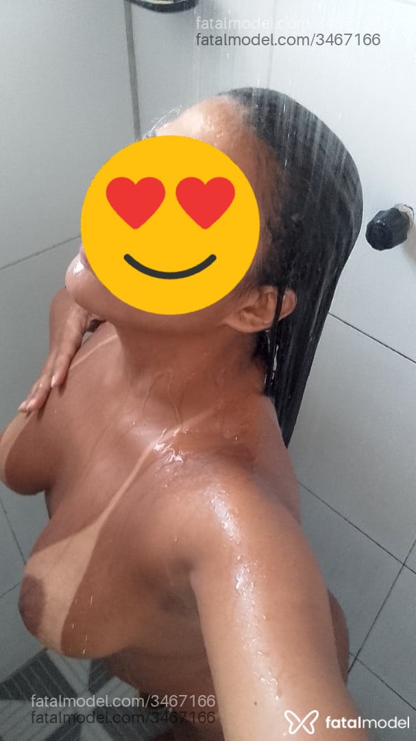 Acompanhante mulher morena (o) de olhos castanhos - Lavínia Fer