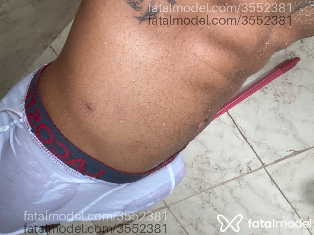 Acompanhante homem morena (o) de olhos pretos - Pretinho