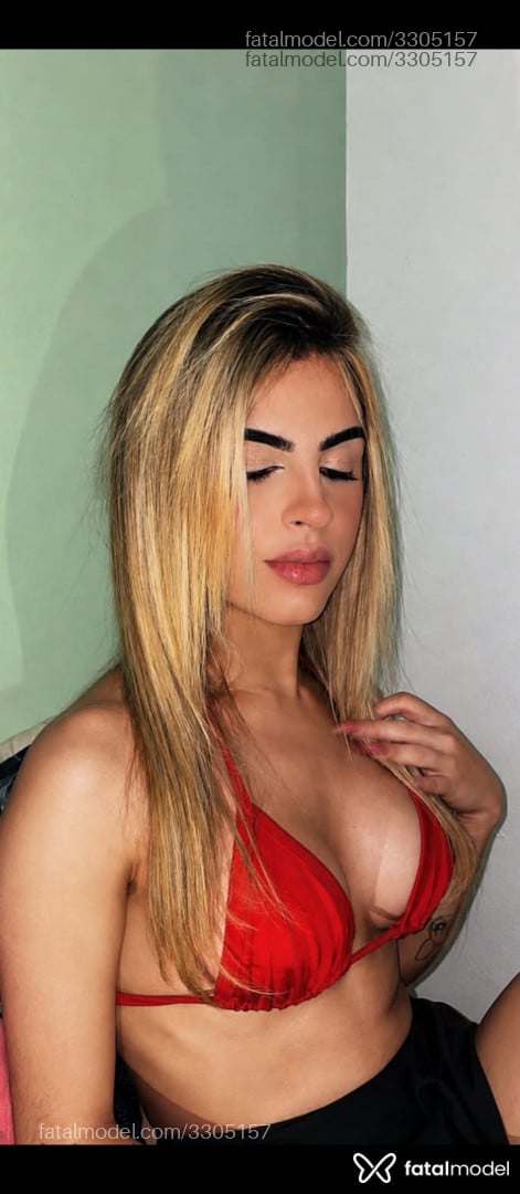 Acompanhante mulher trans loira (o) de olhos castanhos - Sophia