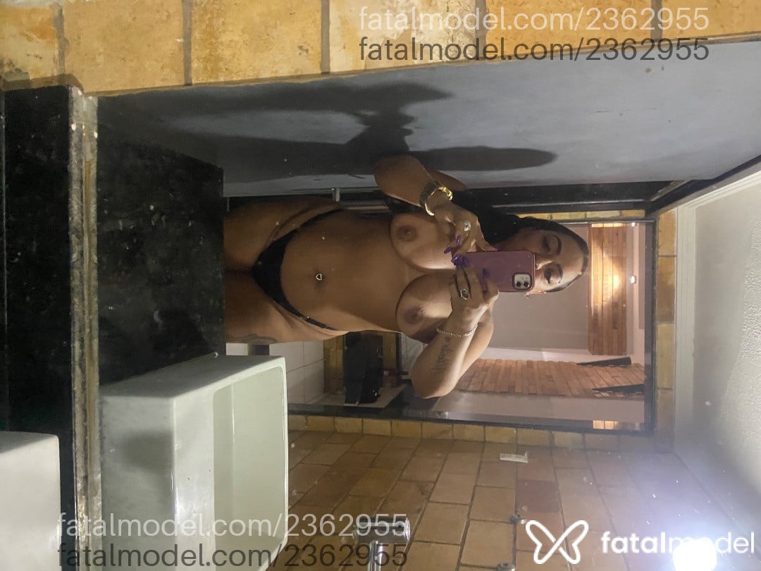 Acompanhante mulher morena (o) de olhos pretos - Pimentah