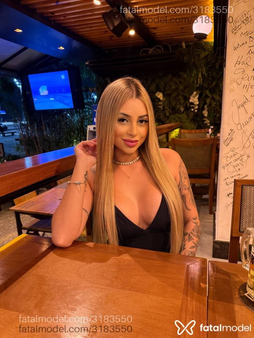 Acompanhante mulher loira (o) de olhos castanhos - Luiza Vegas