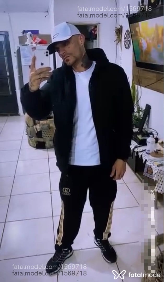 Acompanhante homem com cabelo castanho de olhos verdes - Rodrigo