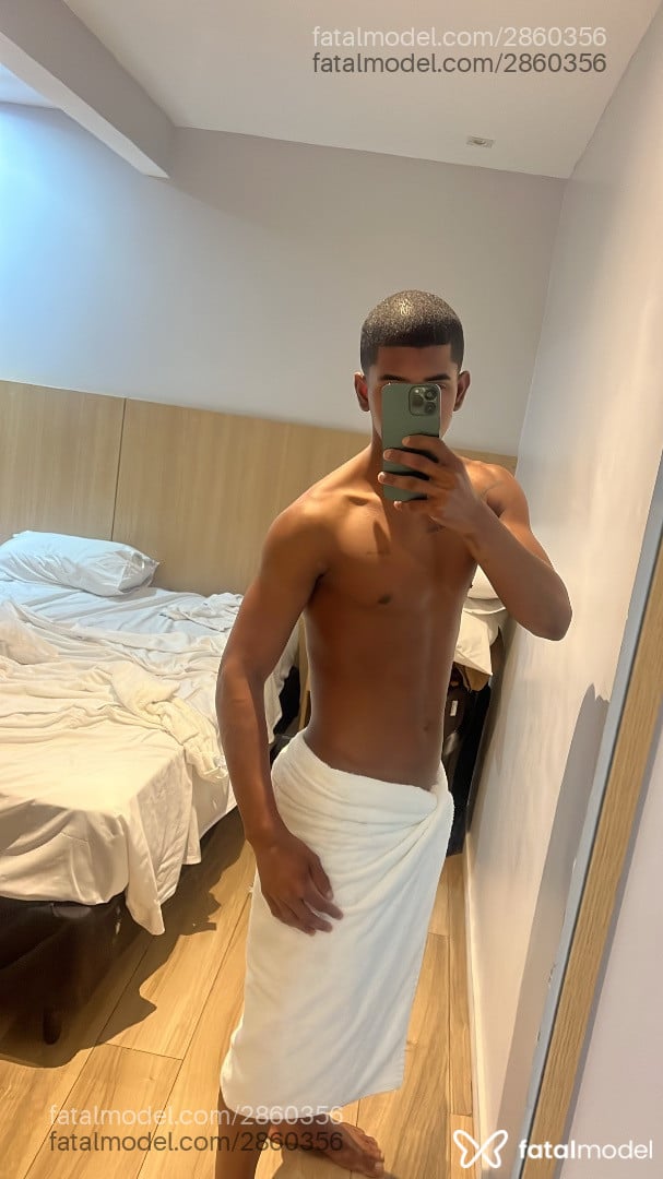 Acompanhante homem morena (o) de olhos castanhos - Pietro