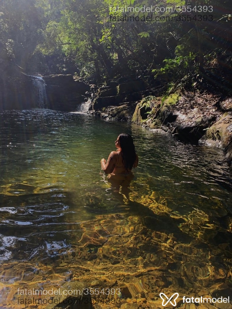 Acompanhante mulher morena (o) de olhos mel - Carol