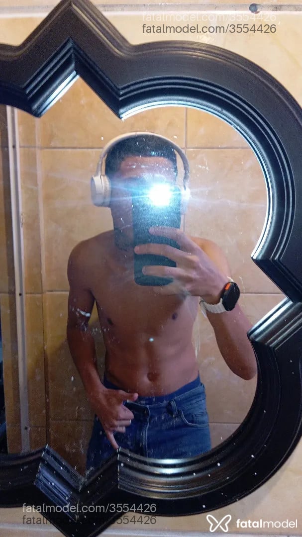 Acompanhante homem morena (o) de olhos pretos - Victor