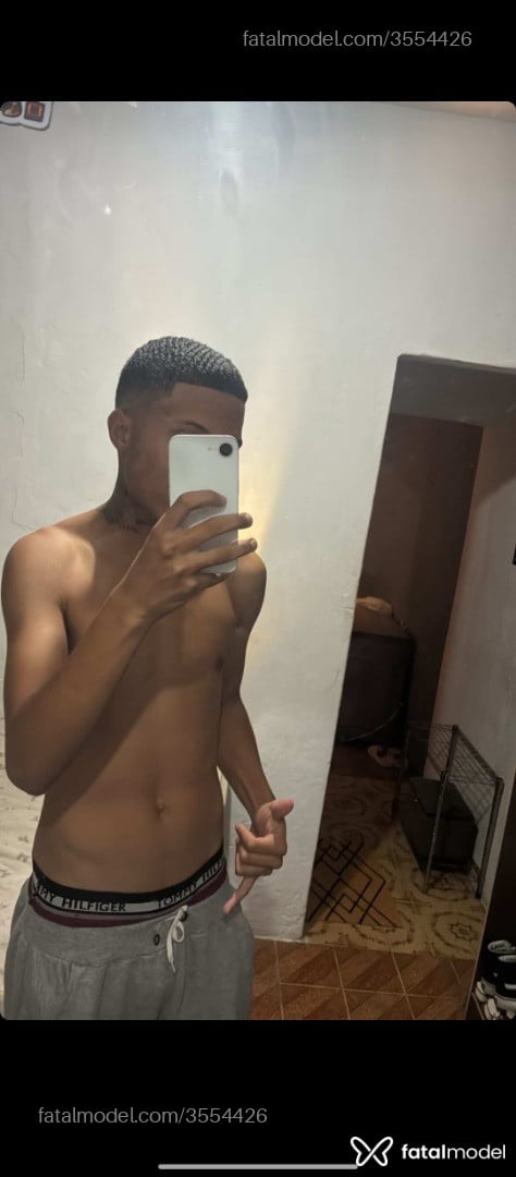 Acompanhante homem morena (o) de olhos pretos - Victor