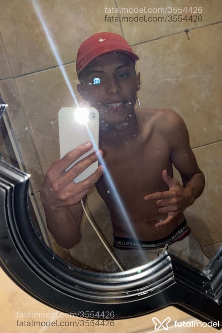 Acompanhante homem morena (o) de olhos pretos - Victor