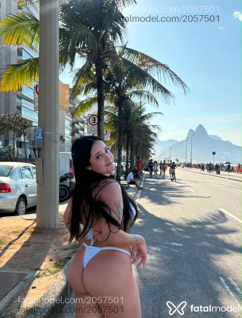 Acompanhante mulher morena (o) de olhos castanhos - Ysa Acompanhante mulher morena (o) de olhos castanhos - Ysa