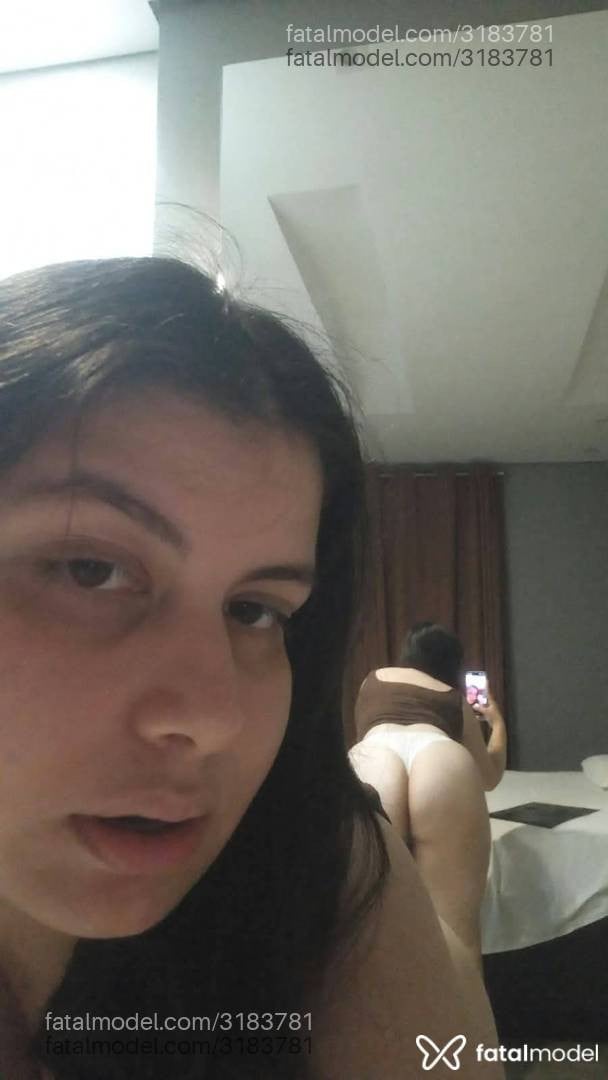 Acompanhante mulher com cabelo castanho de olhos mel - Maya Bellini