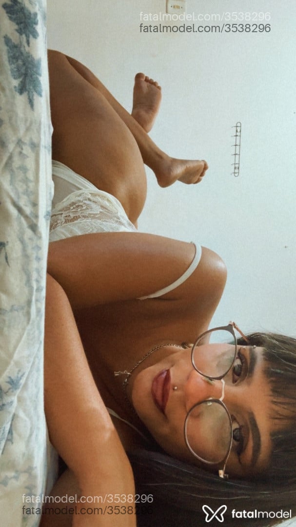 Acompanhante mulher morena (o) de olhos pretos - Babe Kush