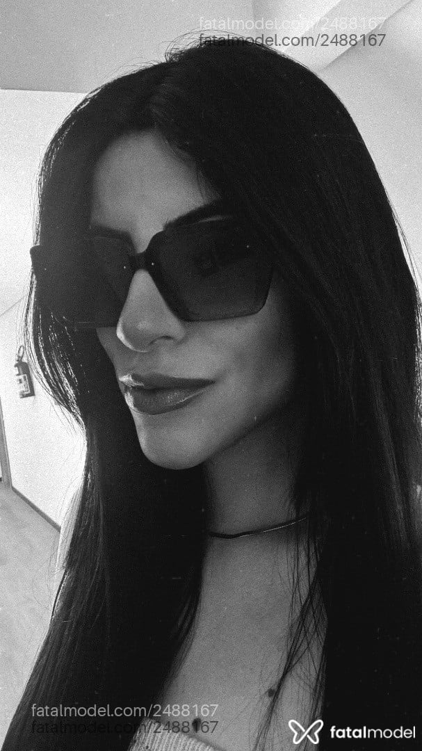 Acompanhante mulher com cabelo castanho de olhos castanhos - Cléo Ferrari
