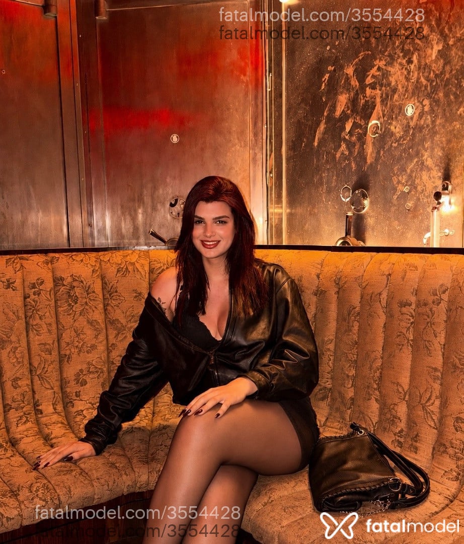 Acompanhante mulher trans ruiva (o) de olhos castanhos - Isa Vellaris Acompanhante mulher trans ruiva (o) de olhos castanhos - Isa Vellaris