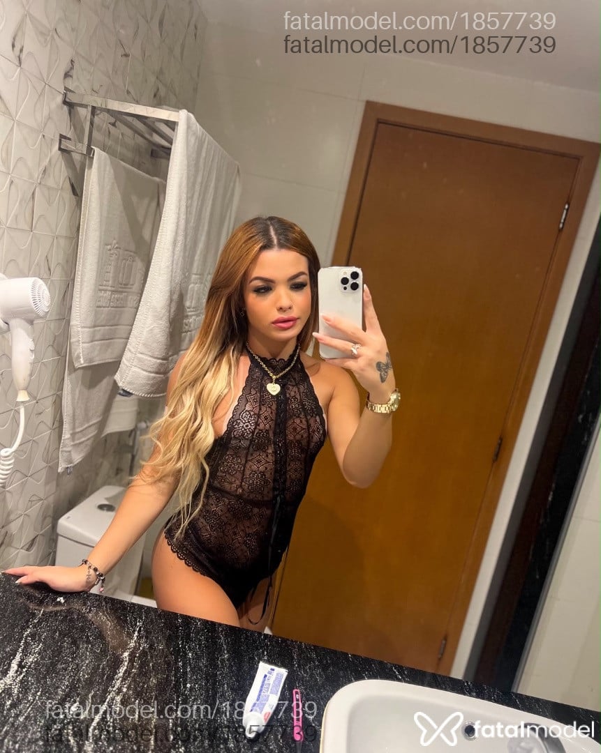 Acompanhante mulher trans loira (o) de olhos castanhos - Luana