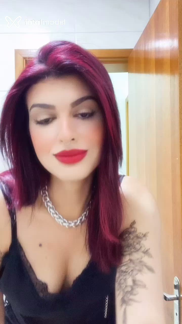 Acompanhante mulher trans ruiva (o) de olhos castanhos - Isa Vellaris Acompanhante mulher trans ruiva (o) de olhos castanhos - Isa Vellaris