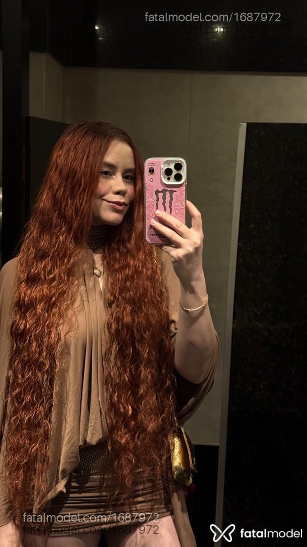 Acompanhante mulher ruiva (o) de olhos verdes - Seline Laurent