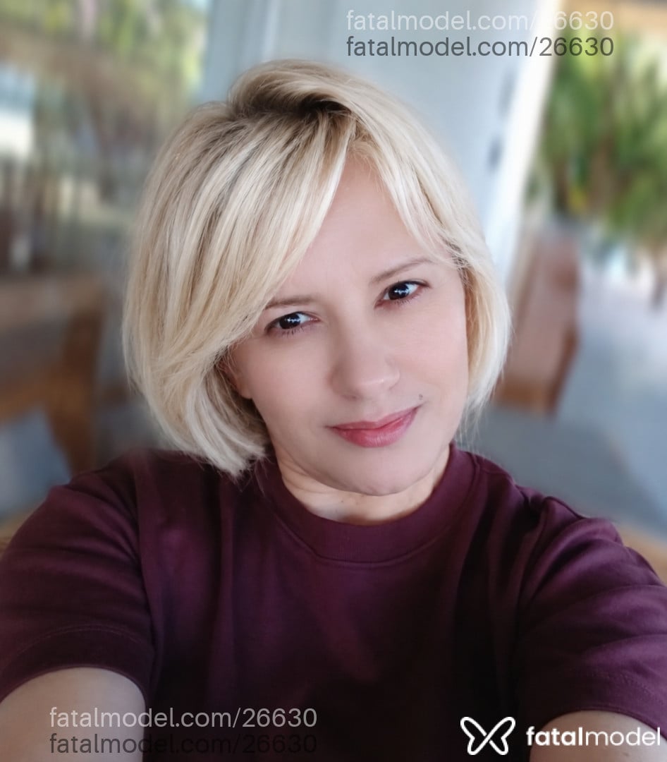 Acompanhante mulher loira (o) de olhos castanhos - LAURA