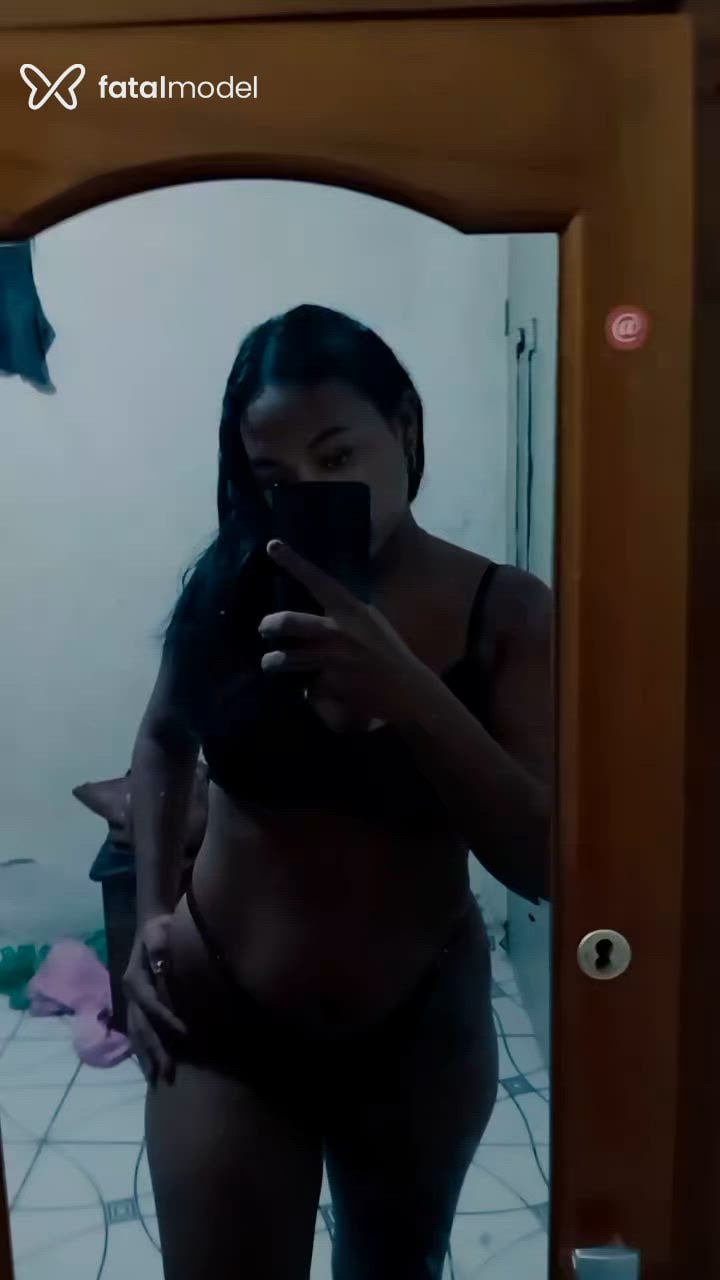 Acompanhante mulher morena (o) de olhos pretos - Amora
